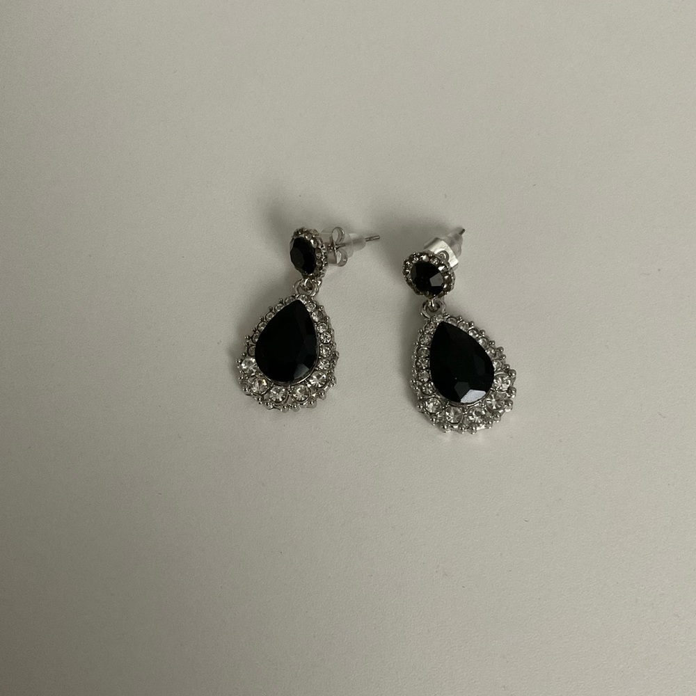 Elegant Black Teardrop Crystal Drop Earrings